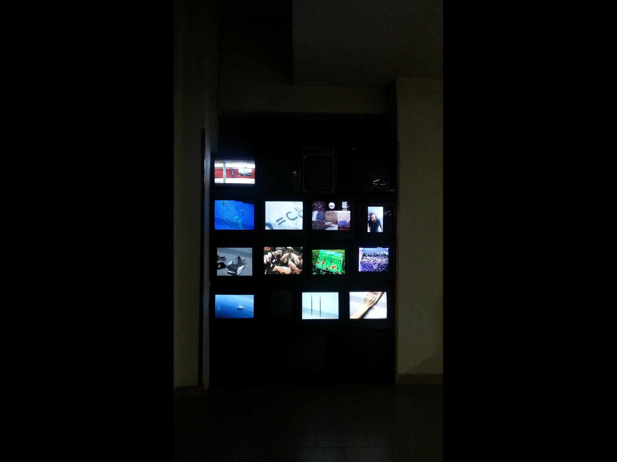 VideoWall Studio fannidada @ Davanti a un fiume in piena 4