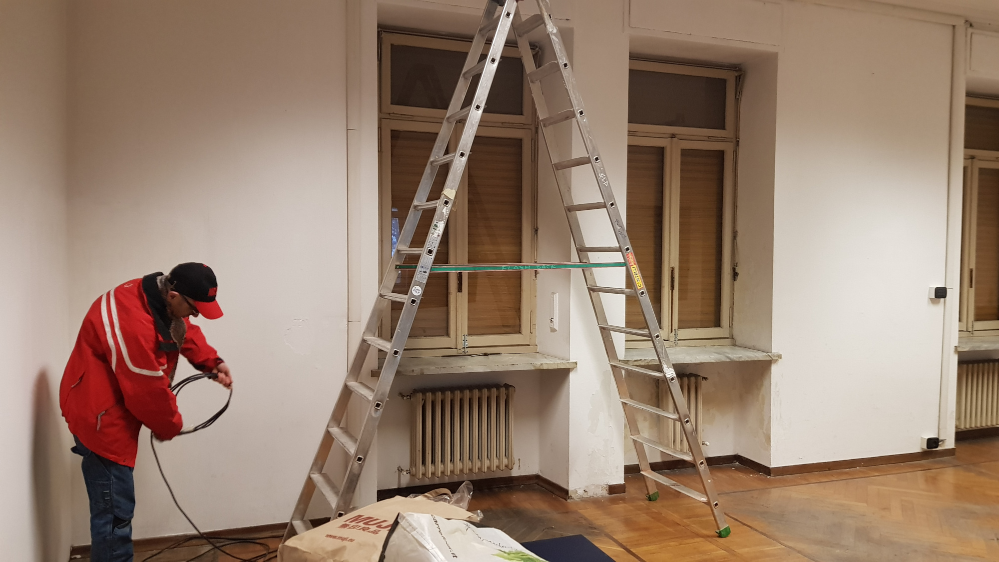 Allestimento degli schermi per la videoproiezione @ Living Rooms FlashbackHabitat